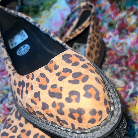 Size 8 womens cheetah print TUK footwear flats - Picture 2 of 4